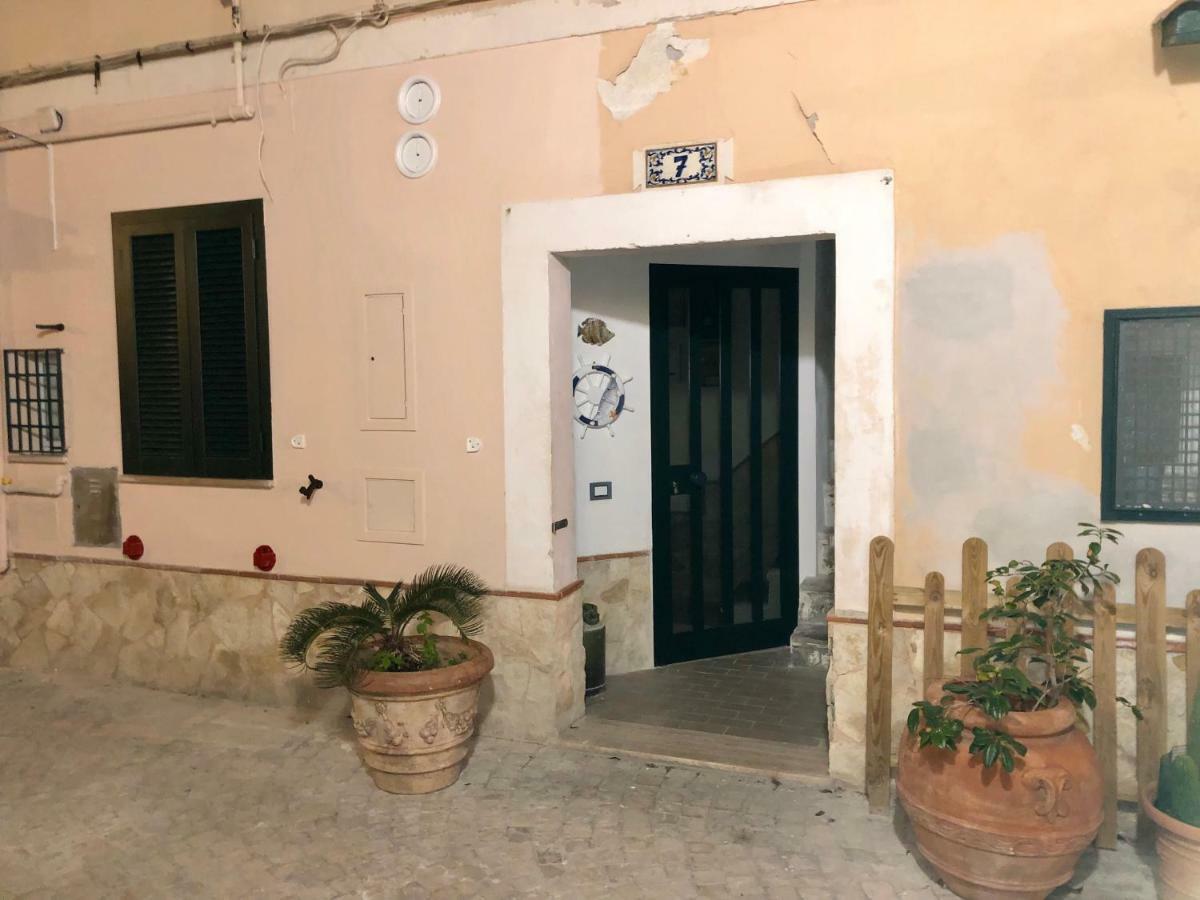 Vicolo Dei Pescatori Terracina Apartment Bagian luar foto