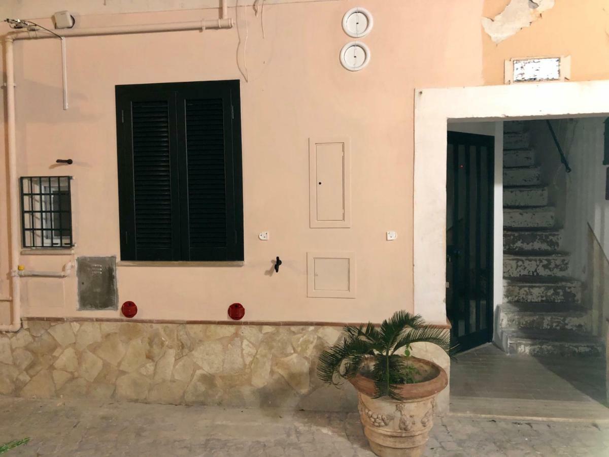 Vicolo Dei Pescatori Terracina Apartment Bagian luar foto